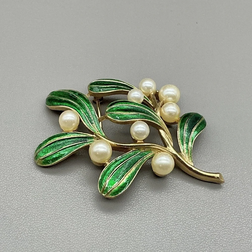 Vintage Crown Trifari Mistletoe Brooch Earrings Set Green Enamel Faux Pearl